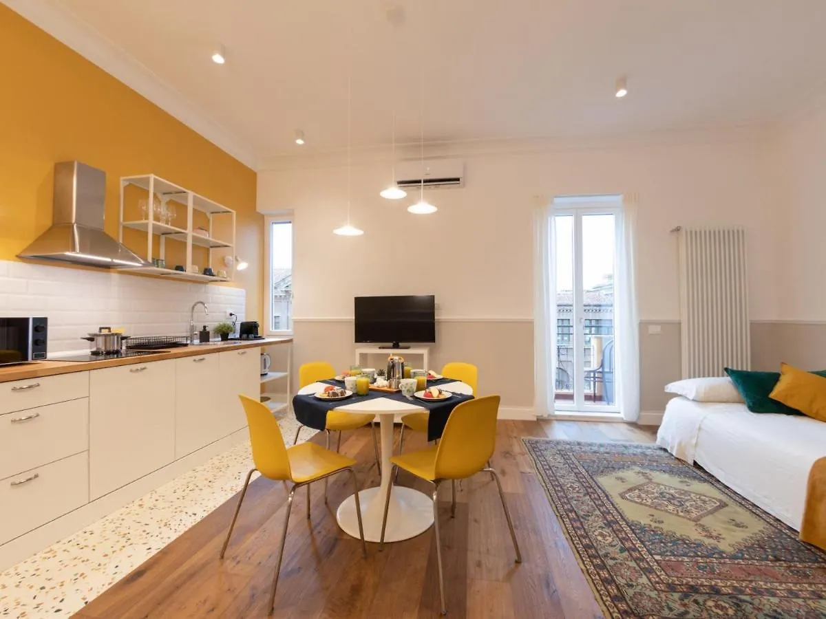 The Best Rent - Colorful One-Bedroom Apartment In San Giovanni District Rome