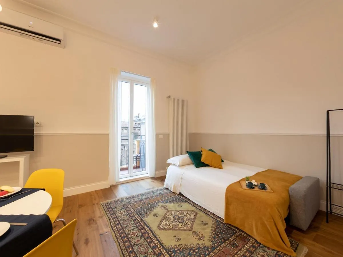 The Best Rent - Colorful One-Bedroom Apartment In San Giovanni District Rome