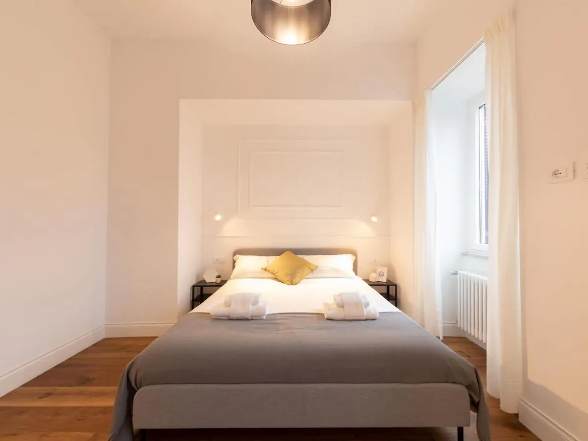 The Best Rent - Colorful One-Bedroom Apartment In San Giovanni District Rome