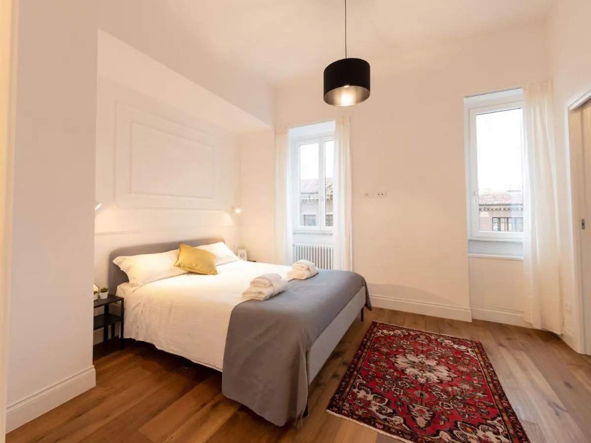 The Best Rent - Colorful One-Bedroom Apartment In San Giovanni District Rome